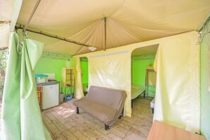 Interior - ZEcamping 3 étoiles familial toboggans locatif 16m2 4 pers (Sussargues)