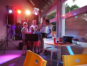 Dining - ZEcamping 3* familial toboggans animaux acceptés locatif 32m2 5 pers (Sussargues)