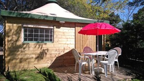 Outdoor dining - ZEcamping 3 étoiles parc aquatique et piscine chauffée locatif 20m2 (Pézenas)