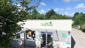 Exterior - ZEcamping 4* piscine couverte chiens acceptés tente BBQ 21m2 5 pers (Apremont)