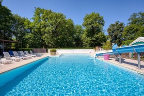 A heated pool - ZEcamping 3* espace aquatique tente BBQ 5 pers (Tauriac)