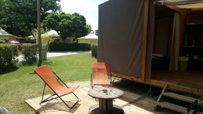 Terrace/patio - ZEcamping 3 étoiles familial piscine chauffée cabane BBQ 17m2 (Hauterives)