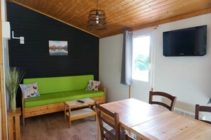 TV, ping pong - ZEcamping 3 étoiles piscine chauffée chalet TV LV 35m2 4 pers (Gap)