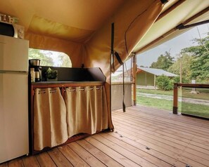 Kühlschrank, Mikrowelle, Herdplatte, Toaster