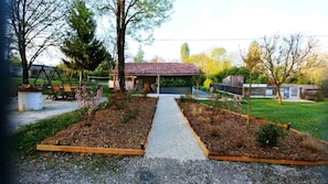 Property grounds - ZEcamping 3* piscine chauffée pataugeoire chiens acceptés locatif 12m2 (Vendoire)