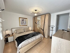 Room - Beautiful air-conditioned house, Wi-Fi, sleeps 7, shared pool,10 min from the beach! (PORTIRAGNES)