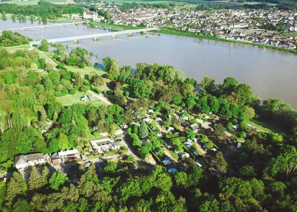 Aerial view - ZEcamping 3* animé piscine chauffée pet friendly tente 19m2 5 pers (Sully-sur-Loire)