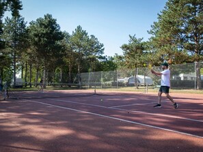 Sports court - ZEcamping 3* animé piscine chauffée pet friendly tente 19m2 5 pers (Sully-sur-Loire)