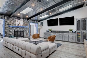 Living area - Japanese Retreat (Las Vegas)