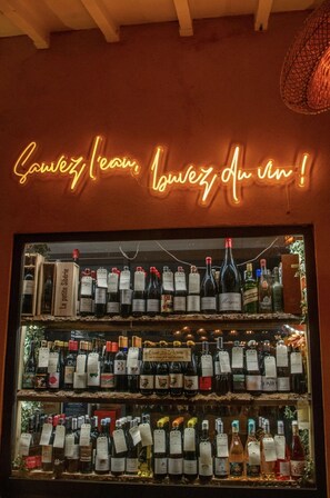 Bar (in der Unterkunft)