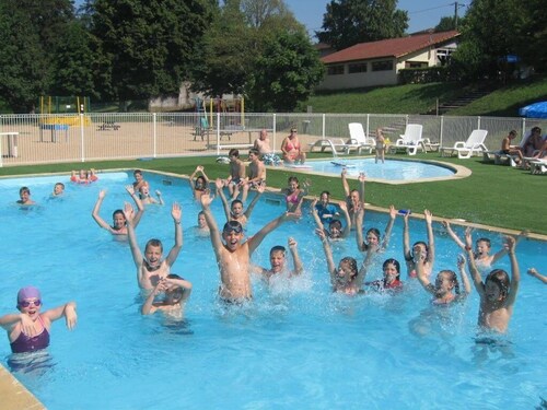 ZEcamping 4* familial piscine chauffée pet friendly locatif BBQ 32m2