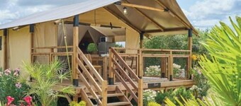 ZEcamping 4* familial piscine chauffée pet friendly locatif BBQ 32m2