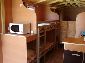 1 bedroom, WiFi - ZEcamping 4* piscine couverte pataugeoire dog friendly tente 22m2 (Saint-Boil)