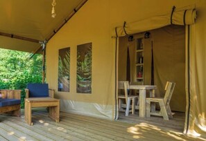 Outdoor dining - ZEcamping 3* dog friendly locatif BBQ 5 pers (Sigean)
