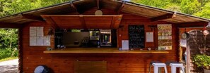 Bar (in der Unterkunft)