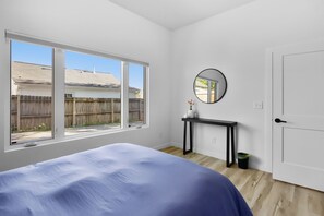 2 habitaciones, escritorio, tabla de planchar con plancha y wifi 