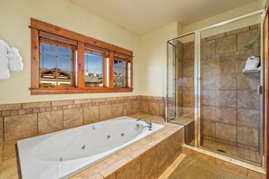 Shower, hair dryer, towels - EagleRidge Abode | Great Location | Pool & Hot Tubs | Walk To Slopes (Steamboat Springs)