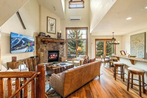 Smart TV, fireplace, offices - EagleRidge Abode | Air Conditioning | Pool & Hot Tubs | Walk To Slopes (Steamboat Springs)