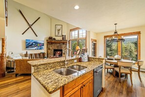 Interior - EagleRidge Abode | Air Conditioning | Pool & Hot Tubs | Walk To Slopes (Steamboat Springs)