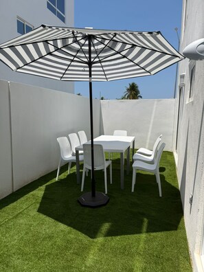 Outdoor dining - Depa Coral- Luxory apartment with Private Beach Club (Acapulco de Juárez)