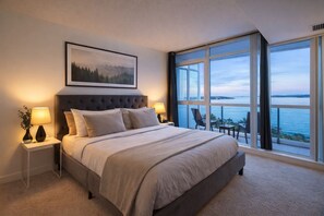 Room - 2-bedroom suite in Downtown Toronto (Toronto)