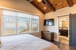 Iron/ironing board, free WiFi, bed sheets - The Lookout at Blue Ridge Mountain Club-amenities, seasonal pool, hot tub, outdoor gas fireplace (Boone)
