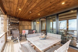 Outdoor dining - The Lookout at Blue Ridge Mountain Club-amenities, seasonal pool, hot tub, outdoor gas fireplace (Boone)