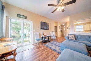 TV, fireplace, offices - Riverfront Home Near Downtown + 5Min Walk to Beach (Lincoln City)
