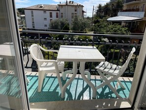 Outdoor dining - Jolie Cosy Apartment with A/C near best beaches (Monterosso al Mare)