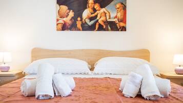 WiFi (free), bed sheets