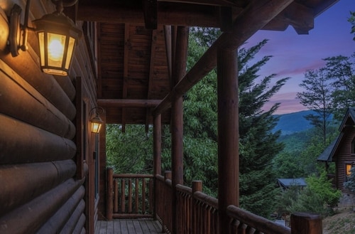Budget friendly, Smoky Mountain Cabin Rental | Sleeps 10 | Pool Table