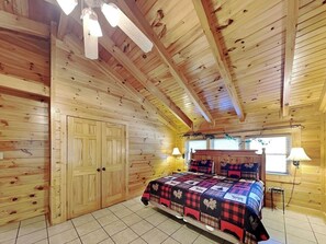 5 bedrooms, free WiFi, bed sheets - Spacious Smoky Mountain Cabin Rental | Sleeps 12 | Game Room & Hot Tub (Pigeon Forge)