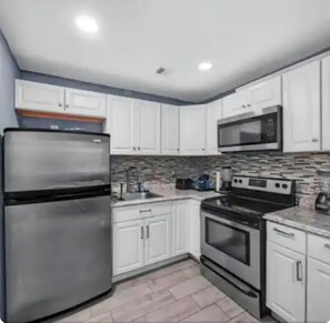 Private kitchen - Spacious 4BR Home
Comfortable Stay in Lauderhill Near FLL & Beaches (Fort Lauderdale)