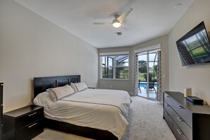 Room - Spacious 4-bedroom house with private pool and golf course community (Lehigh Acres)