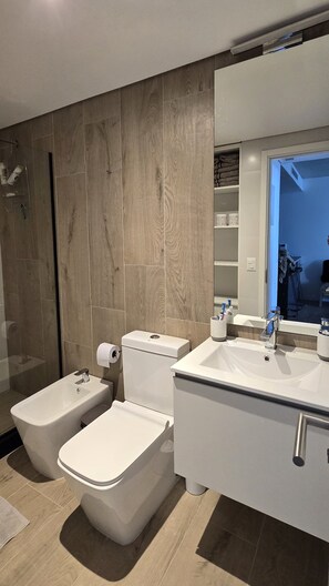 Shower, hair dryer, bidet, towels - GLAMOUR+PAZ+AMENITIES PREMIUM frente al Mar (Punta del Este)
