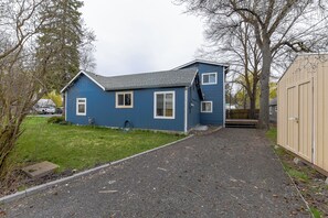 Exterior - The Palouse Perch. A cozy spot within walking distance of downtown Moscow. (Moscow)