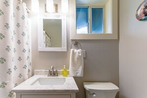 Bathroom - The Palouse Perch. A cozy spot within walking distance of downtown Moscow. (Moscow)