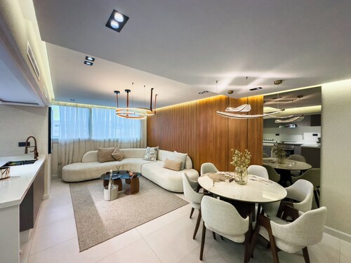 Modern Luxury 3BR • AC • Walk-in Shower • Perfect Stay
