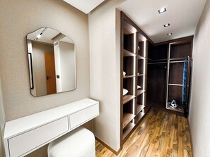 Interior - Modern Luxury 3BR • AC • Walk-in Shower • Perfect Stay (طنجة)