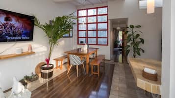 Apartment | Tempat makan