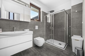 Shower, hair dryer, towels - Villa Tramontana by Istrabook (Jadreski)