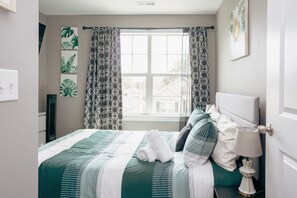 WiFi, bed sheets - Downtown Jewel- With Outdoor Hang Out (Wilmington)