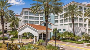 Exterior - Formula 1 Weekend at the Marriott Villas at Doral in a 2 Bedroom Villa w/Balcony (Miami)