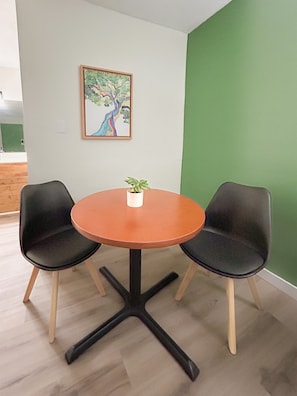 Dining - Nature Vibes Studio | Walk to Downtown + Trolley (Eureka Springs)