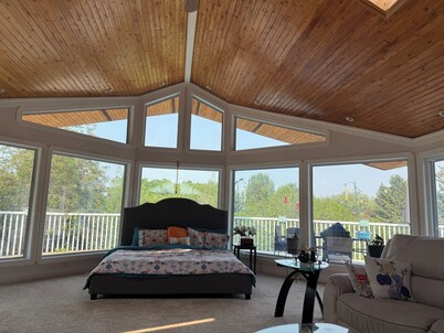 THE GREEN ACRES GETAWAY
Strathmore