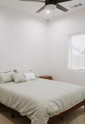 Iron/ironing board, WiFi, bed sheets - The Aesthetic Escape, a Cozy 2-bedroom house in pleasant Woodlake. (Woodlake)