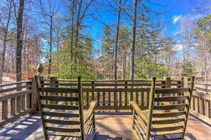 Terrace/patio - Serenity on the Ridge - Spacious Retreat in Big Canoe (Jasper)