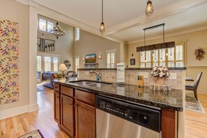 Interior - Serenity on the Ridge - Spacious Retreat in Big Canoe (Jasper)