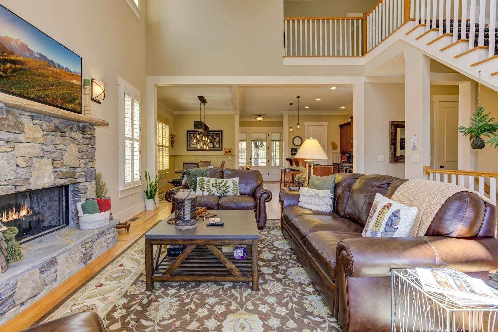 Smart TV, fireplace