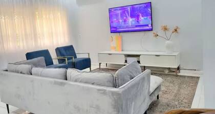 Cozy Duafe Villa/WI-FI/ 24hr Security/10mins to Airport